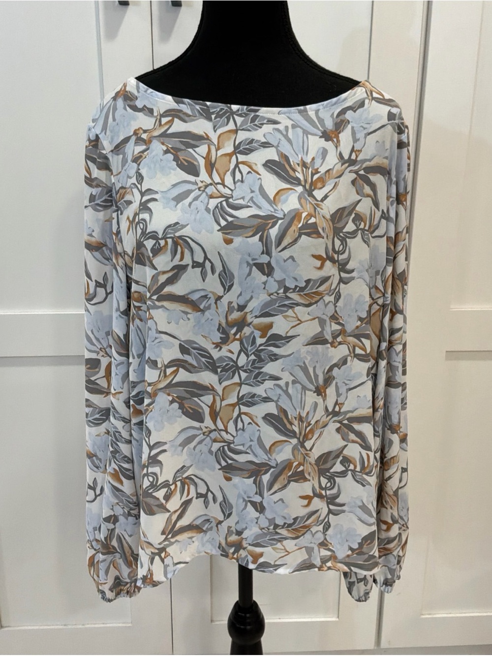 White House Black Market Blue Floral Semi Sheer Pullover Blouse L